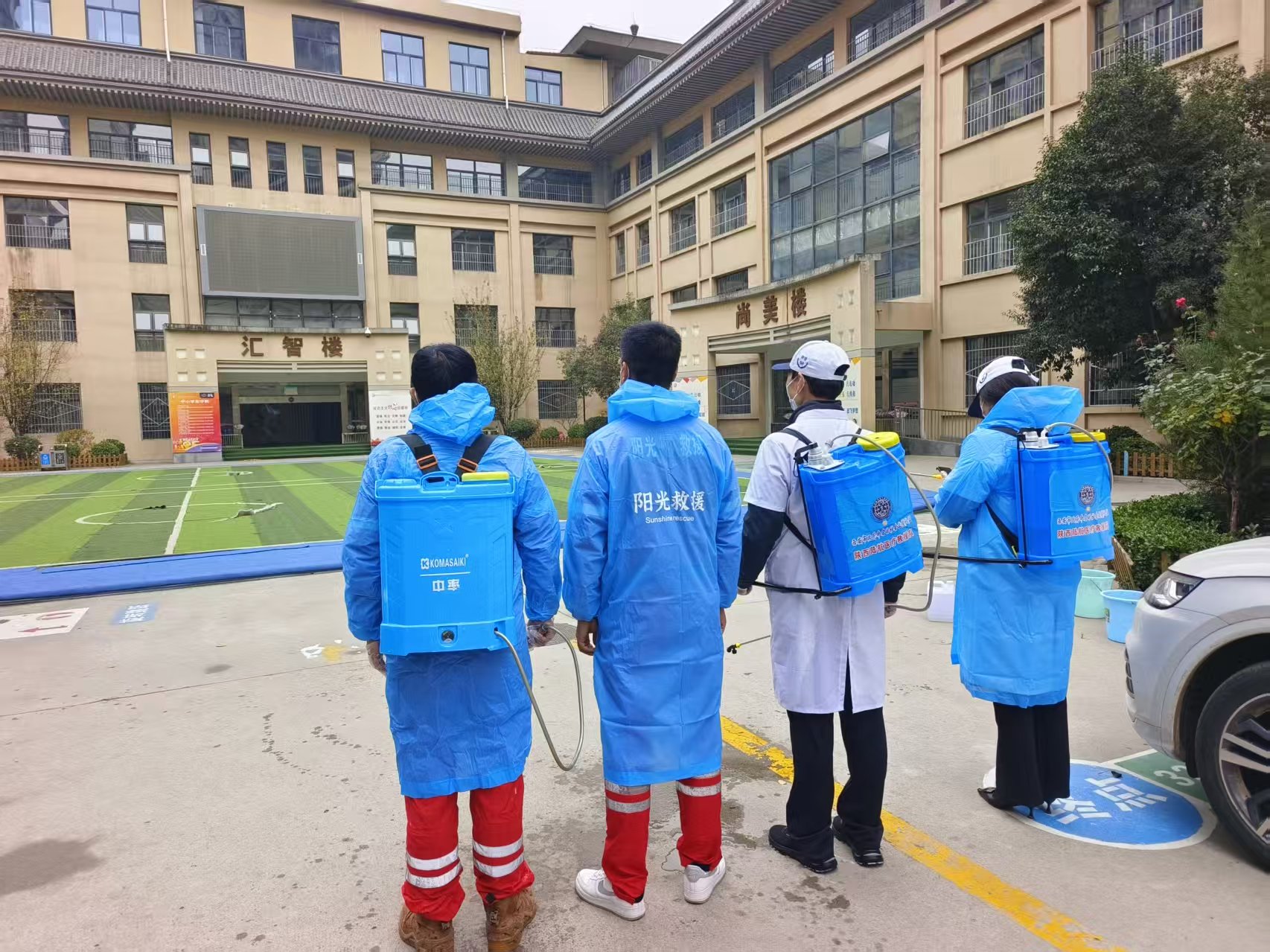 志愿消杀护校园，共筑流感防护墙